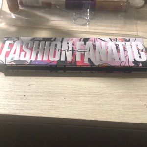 MAC Cosmetics Makeup - Brand new Mac fashion fanatic palette MAC Cosmetics Makeup - Brand new Mac fashion fanatic palette